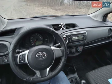 Авто Toyota Yaris 2012 № 7837473