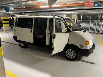 Авто Volkswagen Transporter 2000 № 7838913
