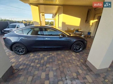 Авто Tesla Model 3 2019 № 7839001