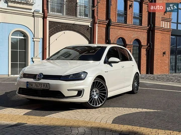 Авто Volkswagen E-Golf 2016 № 7839405