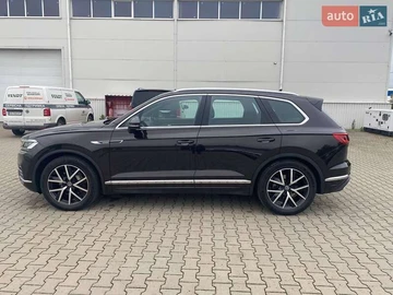 Авто Volkswagen Touareg 2021 № 7840373