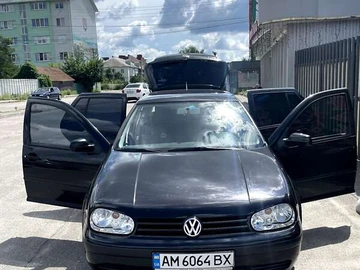 Авто Volkswagen Golf 2000 № 7842151