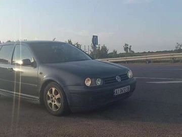 Авто Volkswagen Golf 2000 № 7843376
