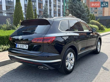 Авто Volkswagen Touareg 2018 № 7847502