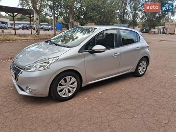 Авто Peugeot 208 2014 № 7849091