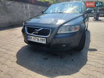 Авто Volvo V50 2010 № 7850932