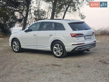 Авто Audi Q7 2022 № 7852390