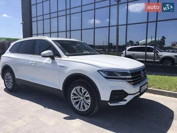 Авто Volkswagen Touareg 2018 № 7858134