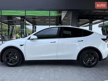 Авто Tesla Model Y 2024 № 7859073