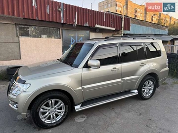 Авто Mitsubishi Pajero Wagon 2017 № 7860361