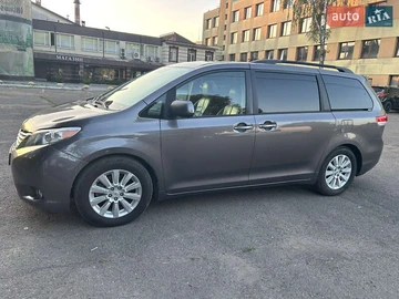 Авто Toyota Sienna 2011 № 7862393