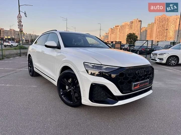 Авто Audi Q8 2023 № 7864004