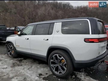 Авто Rivian R1S 2024 № 7867065