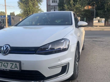 Авто Volkswagen E-Golf 2015 № 7872035