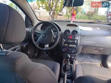 Авто Chevrolet Aveo 2006 № 7878364