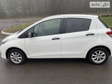 Авто Toyota Yaris 2012 № 7881649