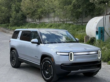 Авто Rivian R1S 2025 № 7883922