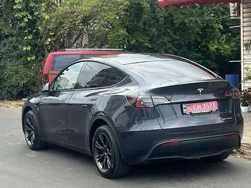 Авто Tesla Model Y 2024 № 7884000