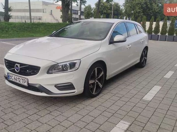 Авто Volvo V60 2018 № 7884116