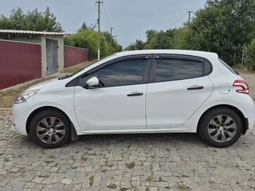 Авто Peugeot 208 2013 № 7884411