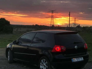 Авто Volkswagen Golf 2004 № 7885413