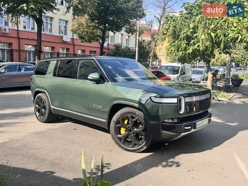 Авто Rivian R1S 2023 № 7885769