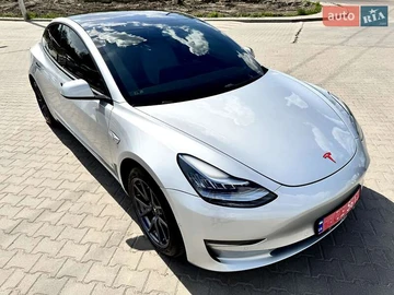 Авто Tesla Model 3 2018 № 7886493