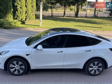 Авто Tesla Model Y 2023 № 7888531