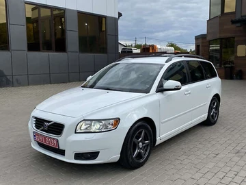 Авто Volvo V50 2010 № 7888852