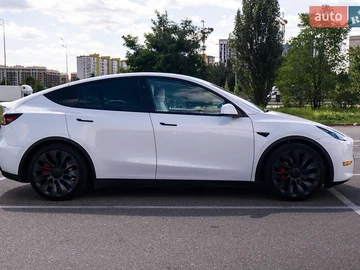 Авто Tesla Model Y 2023 № 7889236