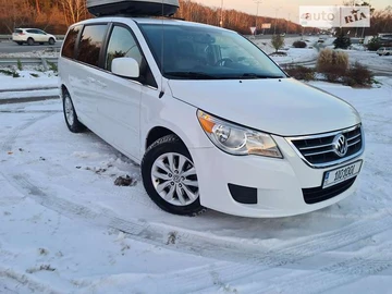 Авто Volkswagen Routan 2013 № 7892338