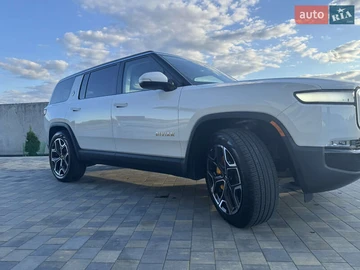 Авто Rivian R1S 2024 № 7892511