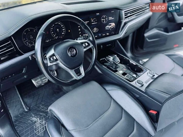 Авто Volkswagen Touareg 2019 № 7893716