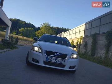 Авто Volvo V50 2010 № 7895604