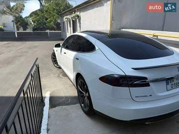 Авто Tesla Model S 2013 № 7895708