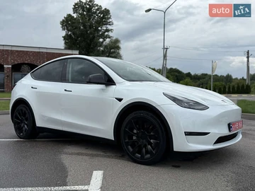Авто Tesla Model Y 2023 № 7895719