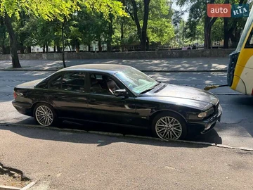Авто BMW 7 Series 2001 № 7897070
