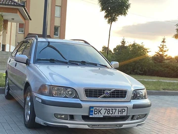 Авто Volvo V40 2002 № 7898242