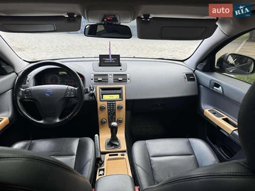 Авто Volvo V50 2010 № 7898452