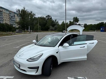 Авто Tesla Model 3 2019 № 7898645