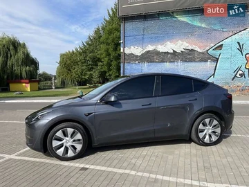 Авто Tesla Model Y 2023 № 7898951