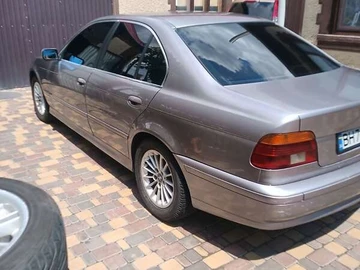 Авто BMW 5 Series 2001 № 7899595