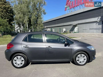 Авто Toyota Auris 2009 № 7905404