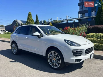 Авто Porsche Cayenne 2016 № 7906688