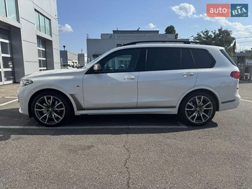 Авто BMW X7 2022 № 7906702