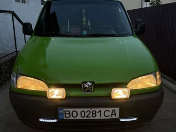 Авто Peugeot Partner 2000 № 7912446