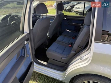 Авто Volkswagen Touran 2009 № 7913993