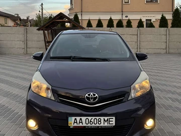 Авто Toyota Yaris 2012 № 7915104