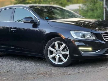 Авто Volvo V60 2016 № 7916567
