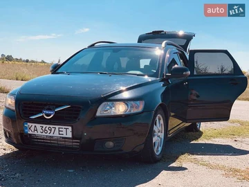 Авто Volvo V50 2010 № 7917108